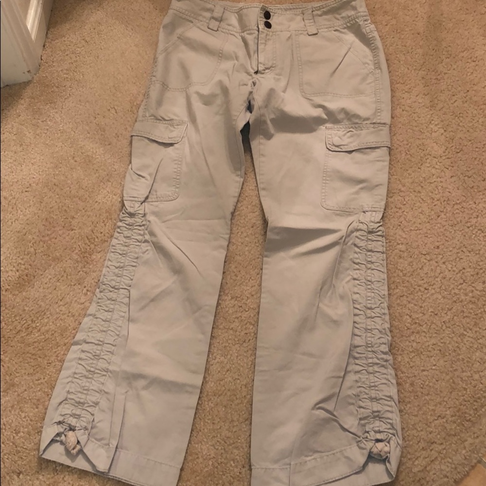 AMERICAN EAGLE OUTFITTERS - Khaki Pants - Size 6
